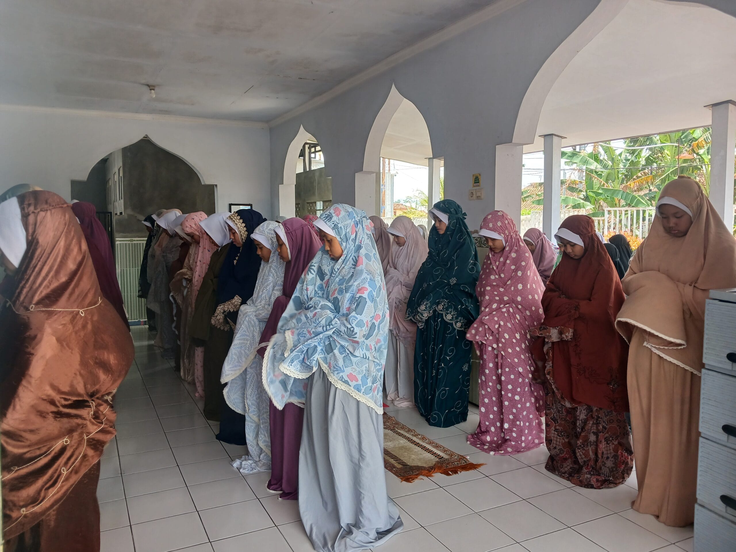 Sholat Dzuhur Berjamaah SMP Negeri 12 Magelang