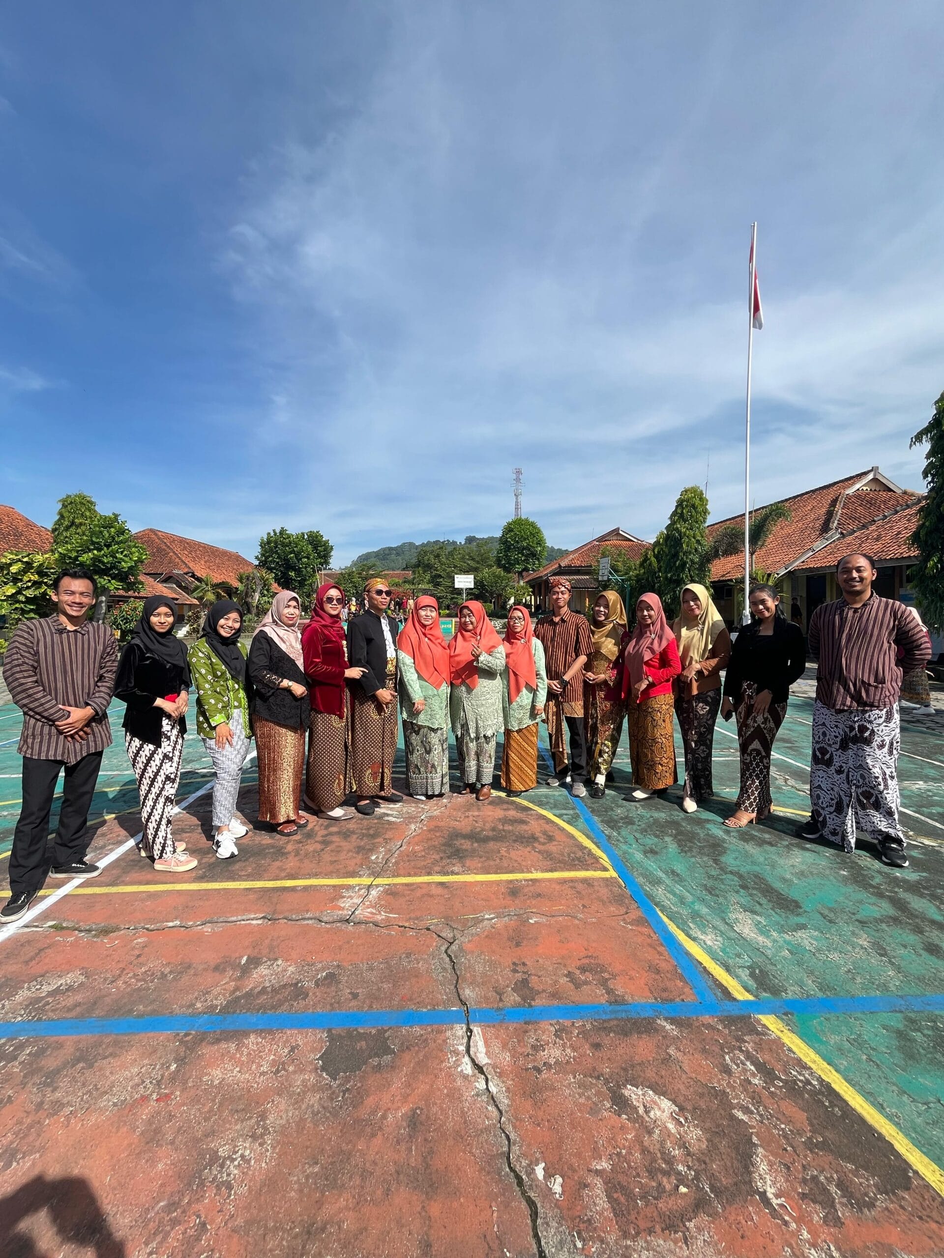 SMP Negeri 12 Magelang Gelar Peringatan Hari Kartini 2025 dengan Semarak Budaya dan Kreativitas