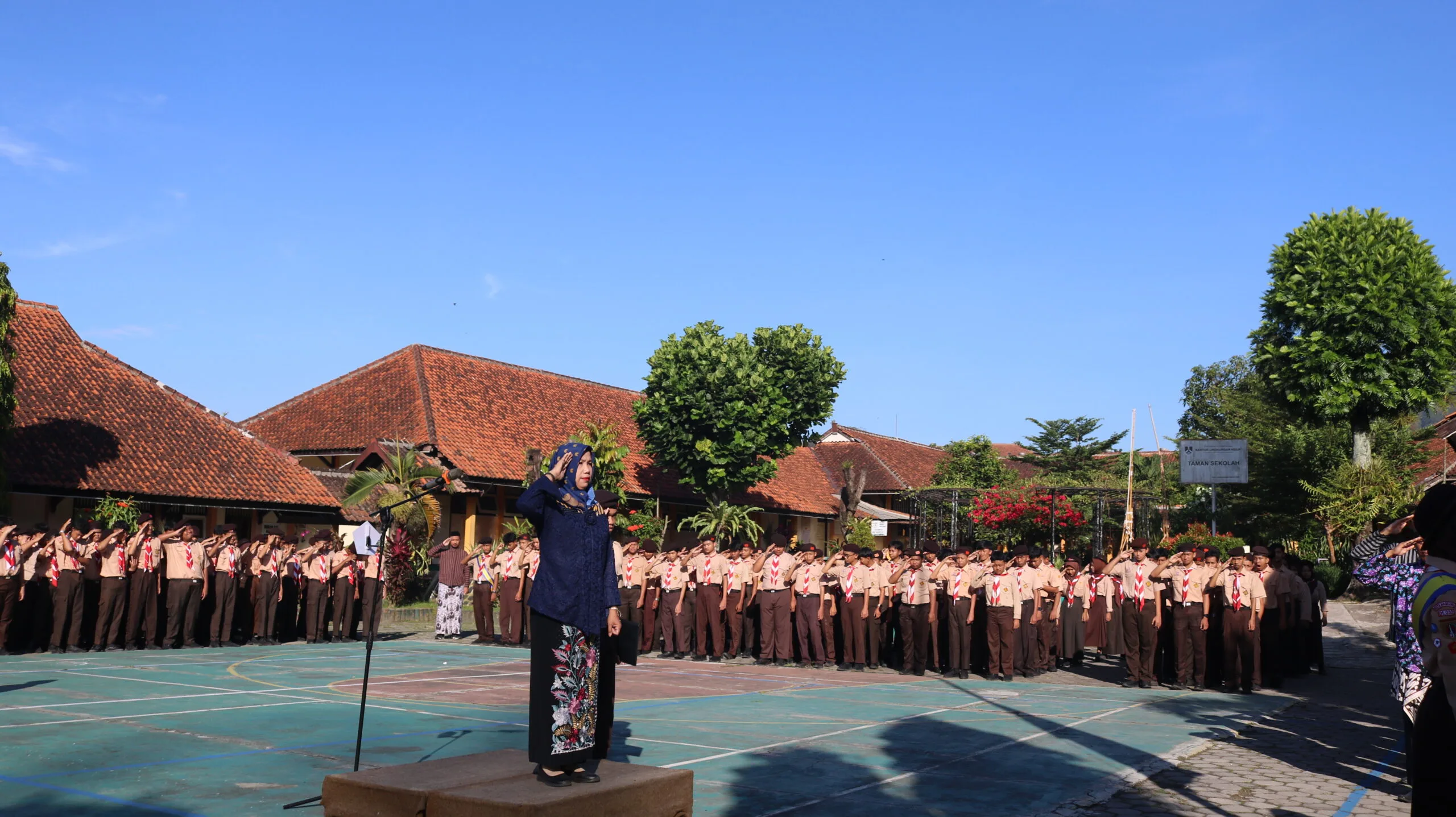SMP Negeri 12 Magelang Gelar Upacara Hardiknas 2025 dengan Semangat "Partisipasi Semesta Wujudkan Pendidikan Bermutu Untuk Semua"