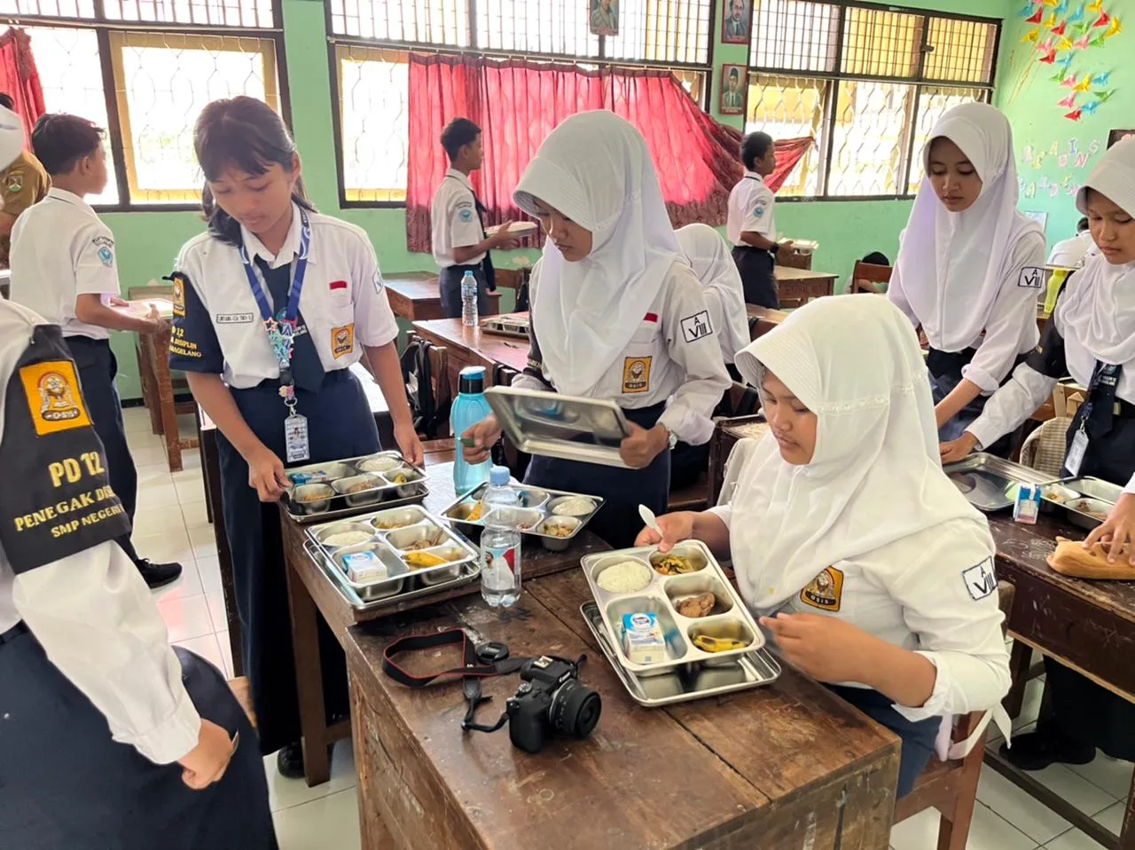 Program Makan Bergizi Gratis Perdana di SMP Negeri 12 Magelang: Langkah Nyata Menuju Generasi Sehat dan Cerdas