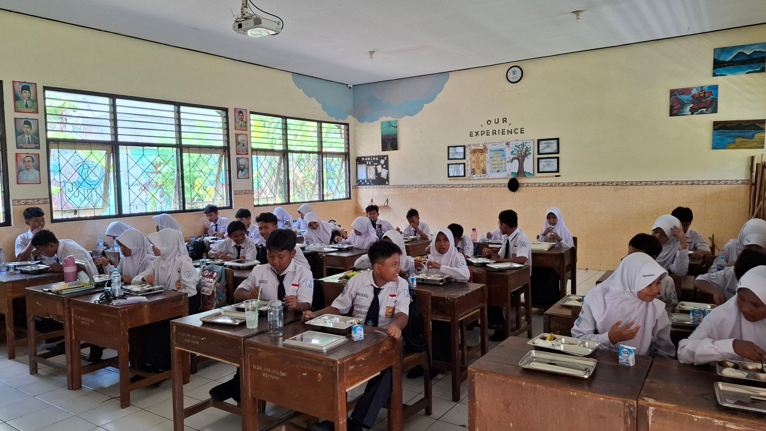 Program Makan Bergizi Gratis Perdana di SMP Negeri 12 Magelang: Langkah Nyata Menuju Generasi Sehat dan Cerdas